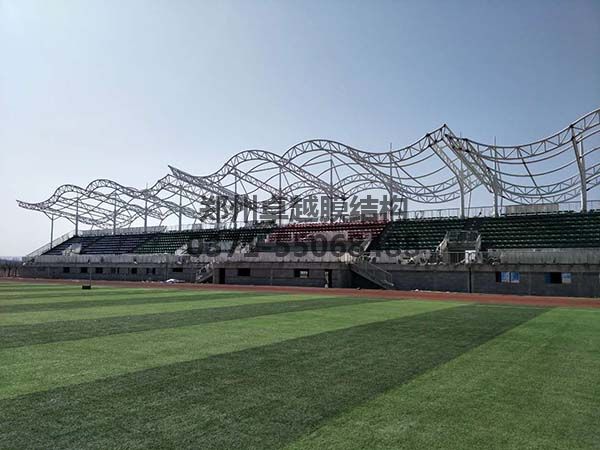 三門峽社會管理學院膜結(jié)構(gòu)看臺罩棚鋼構(gòu)正面照