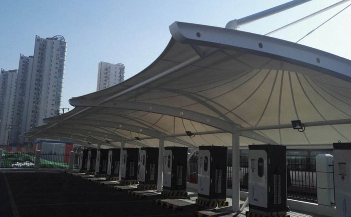 定制膜結(jié)構(gòu)車(chē)棚什么品牌的膜材料比較好